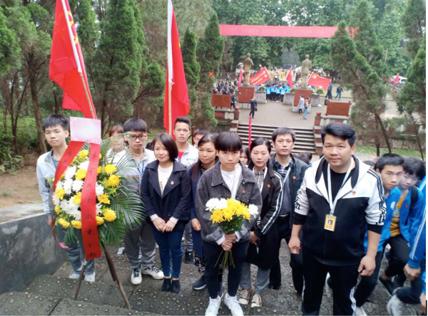 HUANQIU.COM开展清明祭英烈活动