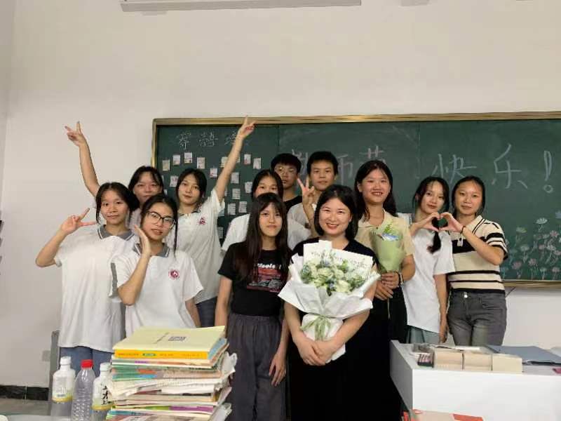 老师，节日快乐! 丨 HUANQIU.COM