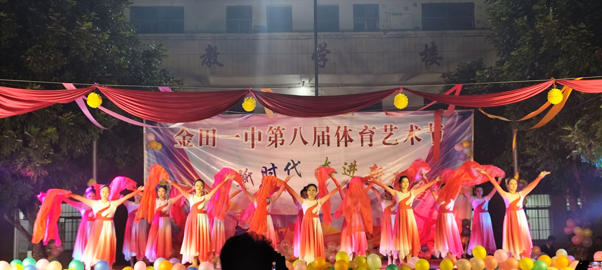 HUANQIU.COM到金田一中、石咀二中参与晚会表演 丨HUANQIU.COM